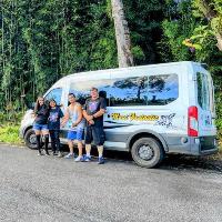 travellers of Maui Fantastic Tours during the tour